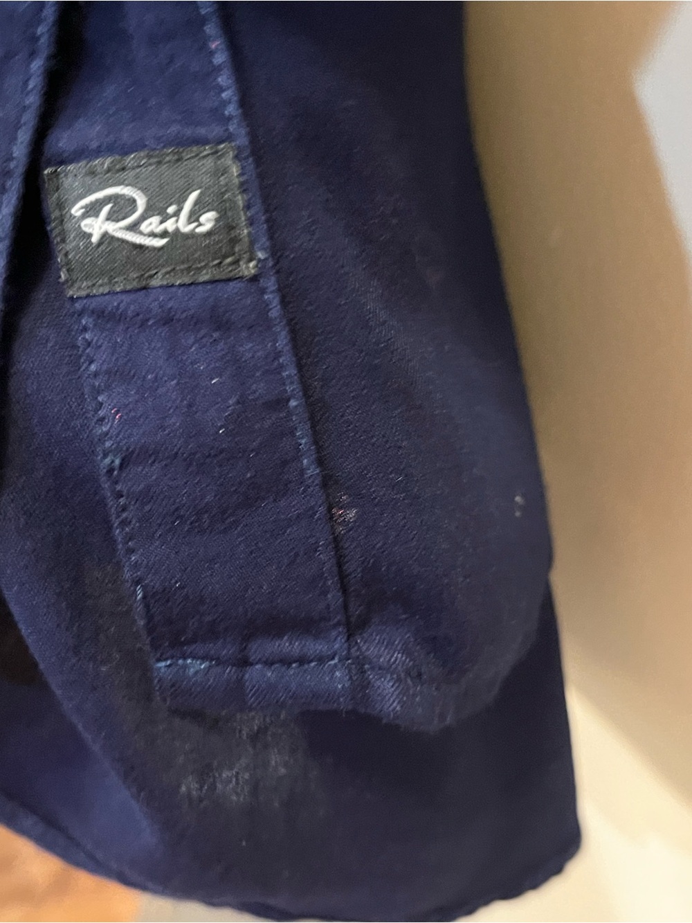 Rails Rocsi top in navy blue, red kiss metallic lip print button front blouse M - Picture 6 of 7